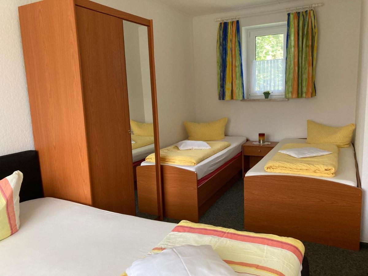 Hotel Am Schlosspark Маллин Номер фото