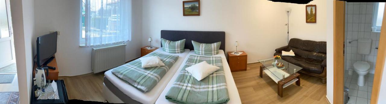 Hotel Am Schlosspark Маллин Номер фото