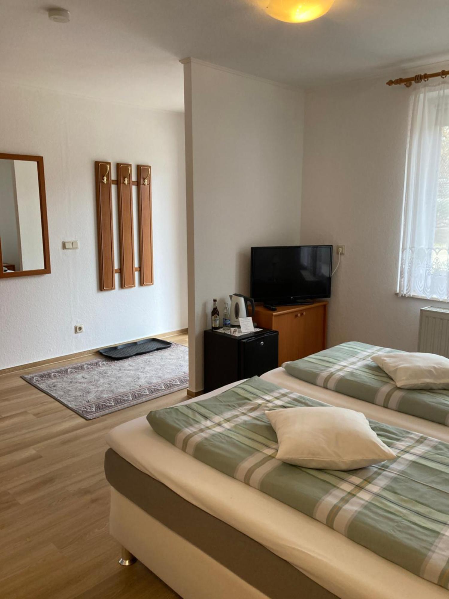Hotel Am Schlosspark Маллин Номер фото