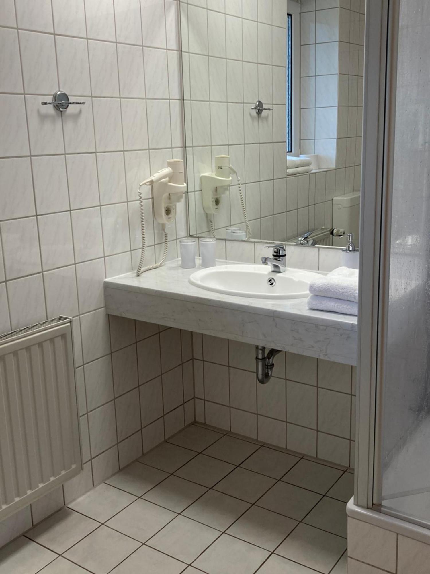 Hotel Am Schlosspark Маллин Номер фото